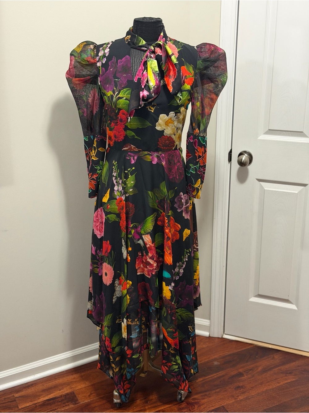 Alice + Olivia Black Floral High-Low Puff Sleeve Tie-Neck Dress - Picture 2 of 8